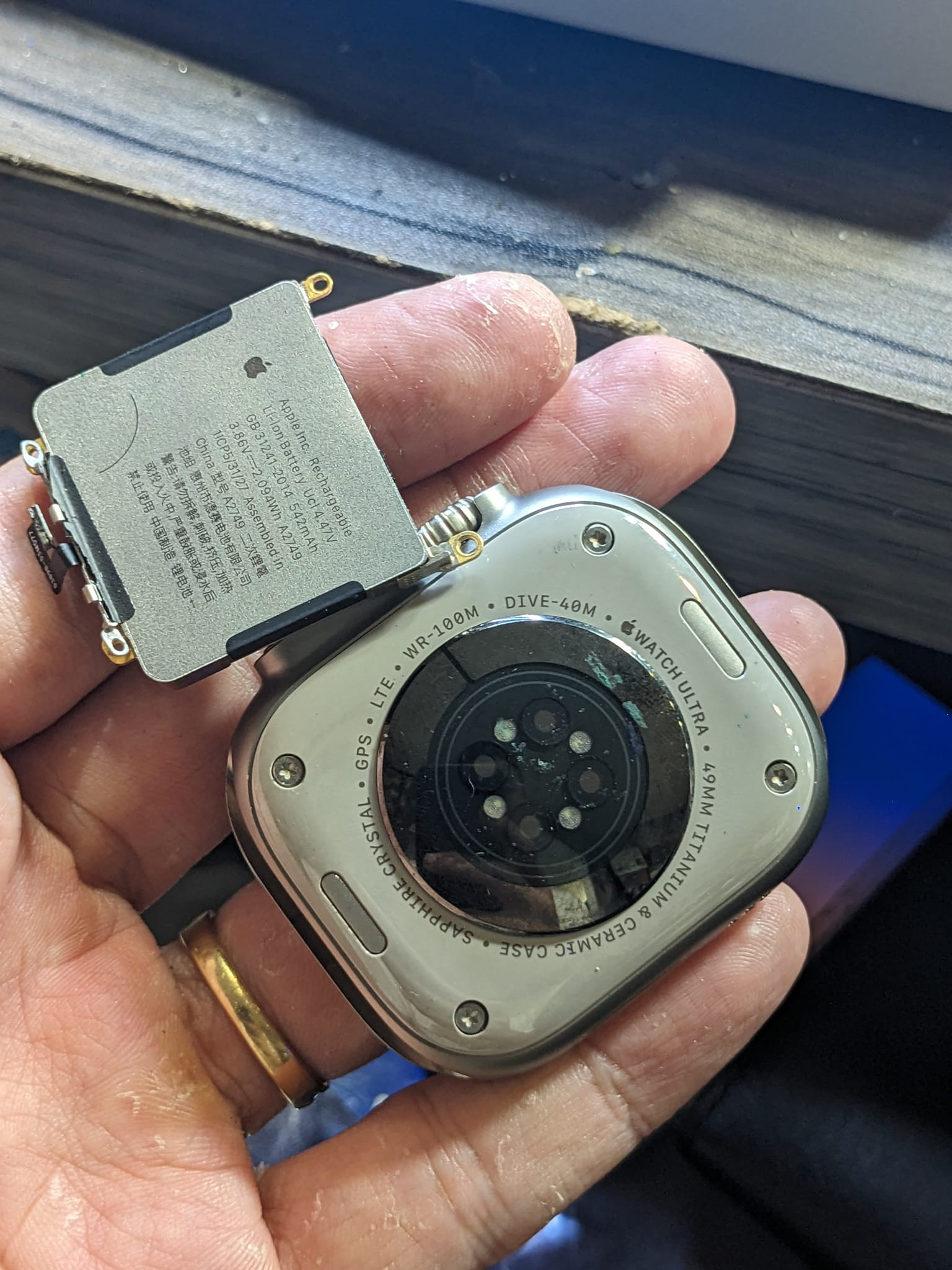 Khu vực tiếp nhận và tư vấn sửa smartwatch cho khách hàng