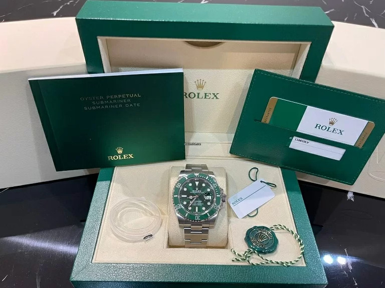 Hộp đựng và phụ kiện đi kèm là yếu tố quan trọng giúp phân biệt đồng hồ Hublot thật giả