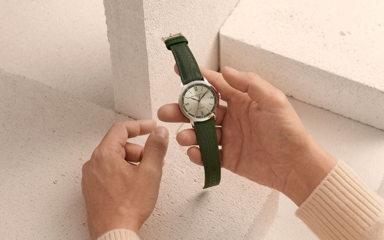 Phân biệt đồng hồ Baume &amp; Mercier thật giả qua dây đeo và khóa