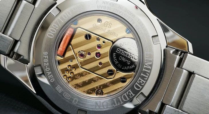 Cài đặt tính năng Dual Time (DT) trên đồng hồ G-Shock, giúp theo dõi hai múi giờ cùng lúc.