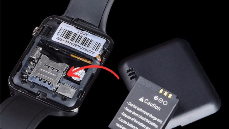 Vị trí lắp sim vật lý ở mặt sau đồng hồ thông minh Garmin, tương tự một số hãng đồng hồ khác