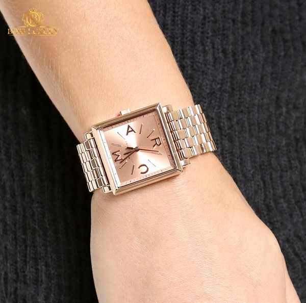 Đồng hồ Marc Jacobs Truman mặt vuông màu vàng hồng dây kim loại thời thượng