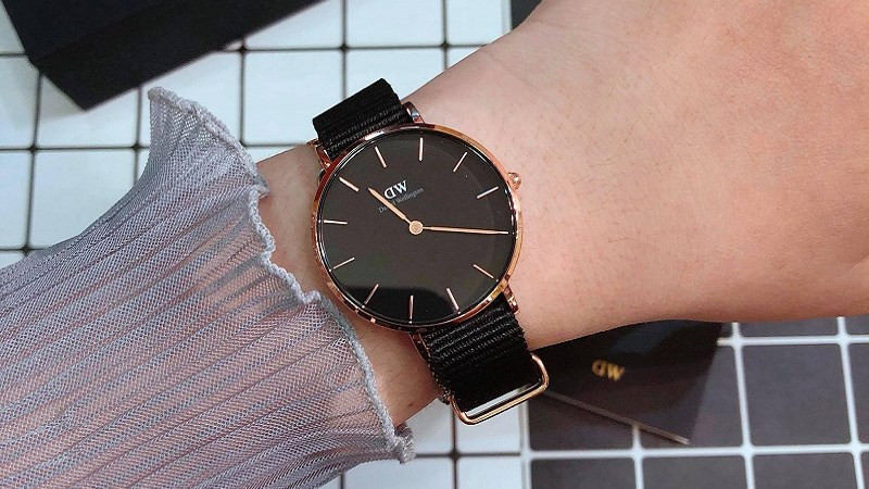 Đồng hồ Daniel Wellington mang phong cách đơn giản, thanh lịch