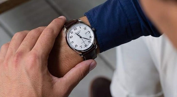 Dấu hiệu pin đồng hồ đeo tay sắp hết năng lượng cần thay mới