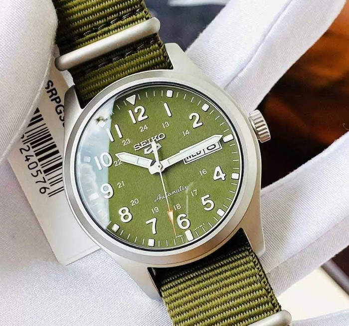 Đồng hồ nam Seiko SRPG33K1 với phong cách quân đội