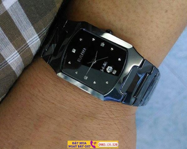 Đồng Hồ Rado Mặt Vuông Dây Cao Su: Sự Kết Hợp Hoàn Hảo Giữa Đẳng Cấp và Năng Động