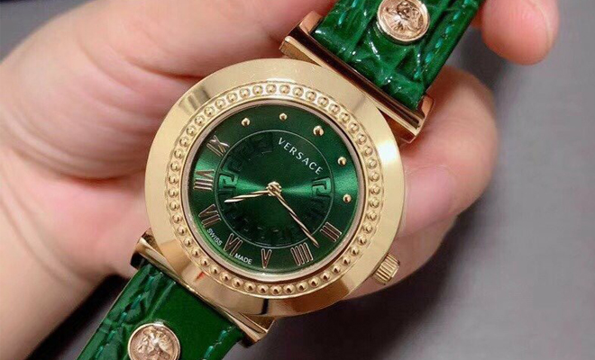 Đồng Hồ Versace Nữ Màu Xanh: Biểu Tượng Của Sự Sang Trọng và Cá Tính