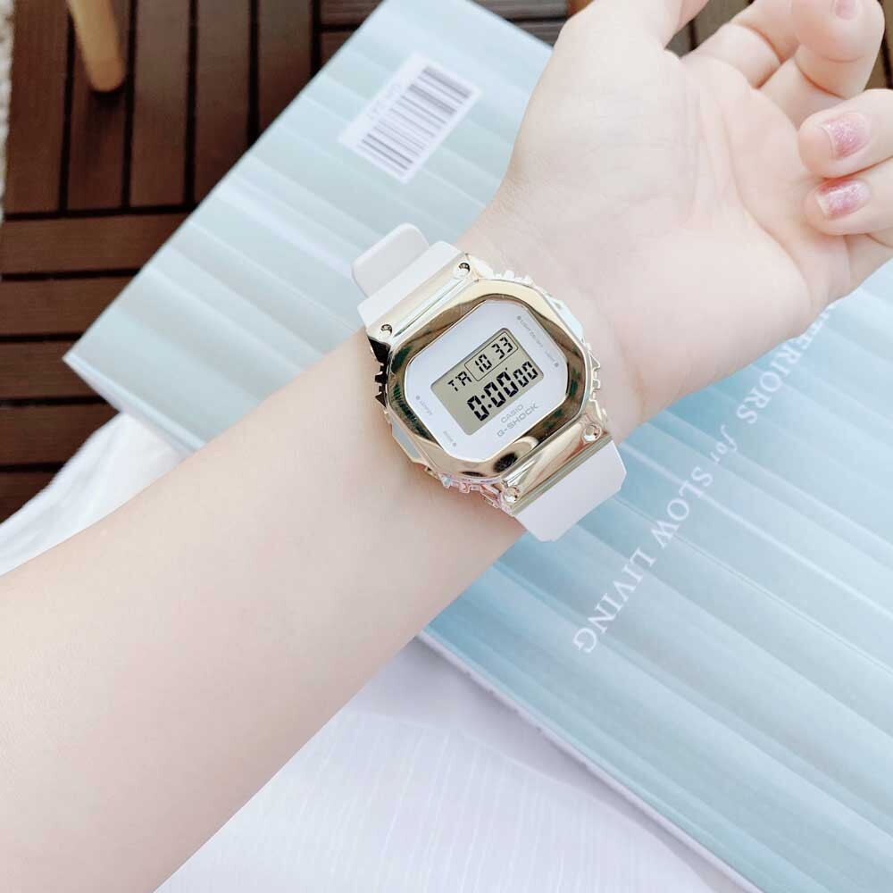 Đồng Hồ Điện Tử Nữ Chống Nước: Phụ Kiện Thời Trang Tiện Ích Cho Phái Đẹp Hiện Đại