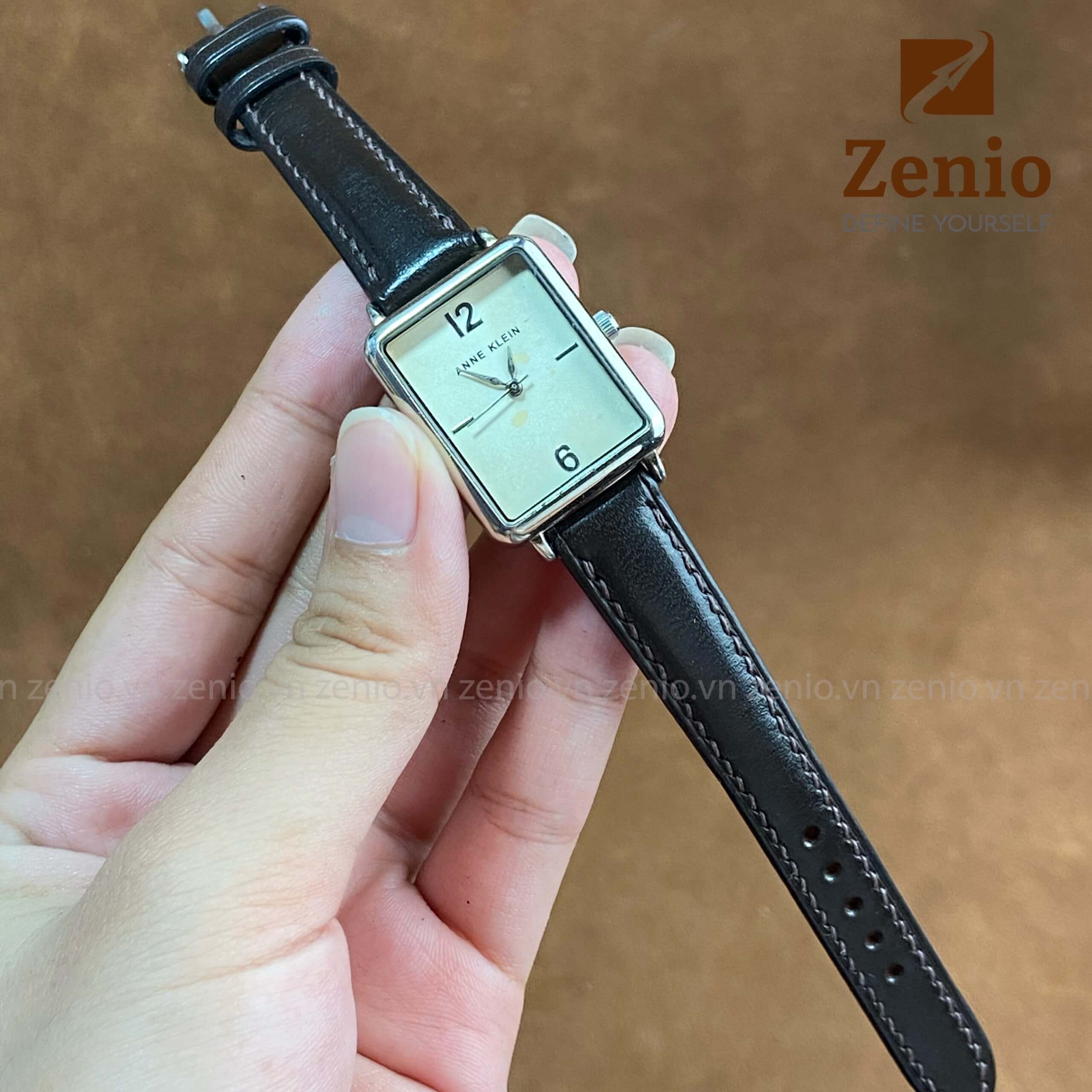 Đồng Hồ Anne Klein Dây Da: Biểu Tượng Của Sự Thanh Lịch Vượt Thời Gian