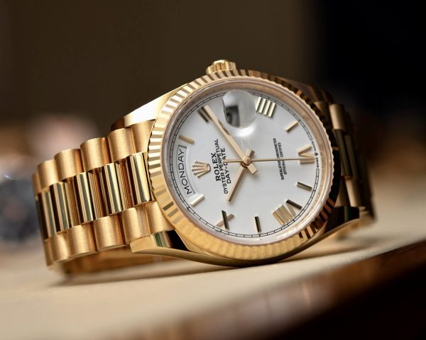 Đồng hồ Rolex Day-Date 40 M228238-0004 Vàng Kim 18ct Kim Cương ống Baguette Mặt số Đen: Biểu tượng quyền lực thầm lặng
