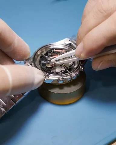 Thay Pin Đồng Hồ Quận 1: Dịch Vụ Chuyên Nghiệp & Uy Tín Thay Pin Đồng Hồ Quận 1: Dịch Vụ Chuyên Nghiệp & Uy Tín