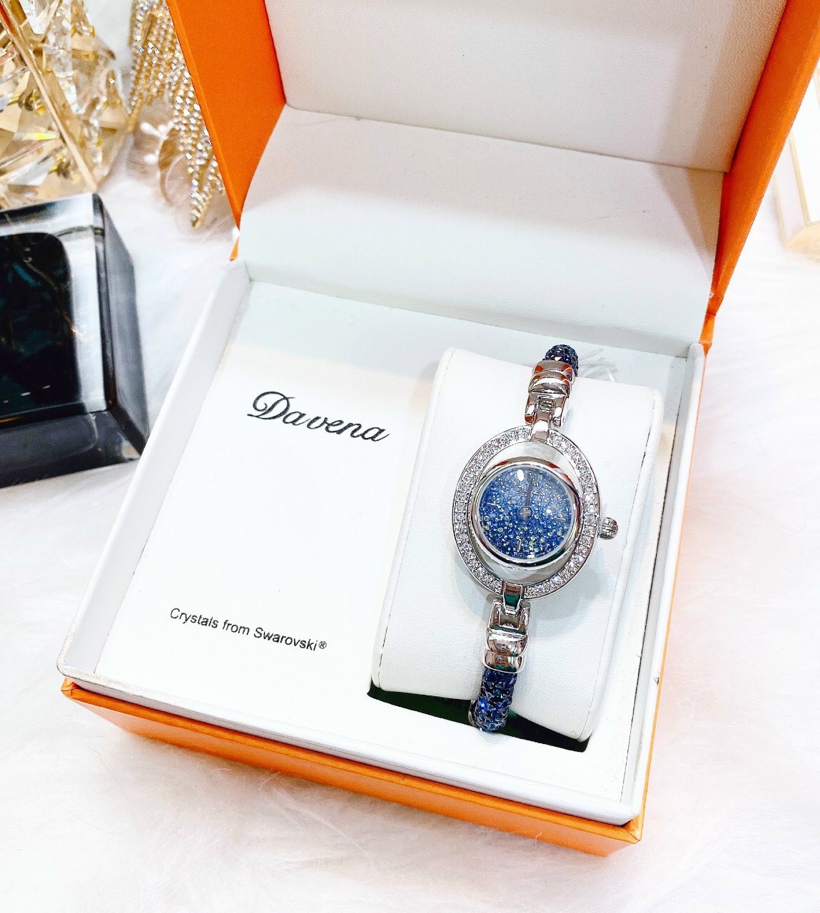 Đồng hồ Davena Crystals from Swarovski: Biểu Tượng Của Vẻ Đẹp Lấp Lánh và Phong Cách Sang Trọng