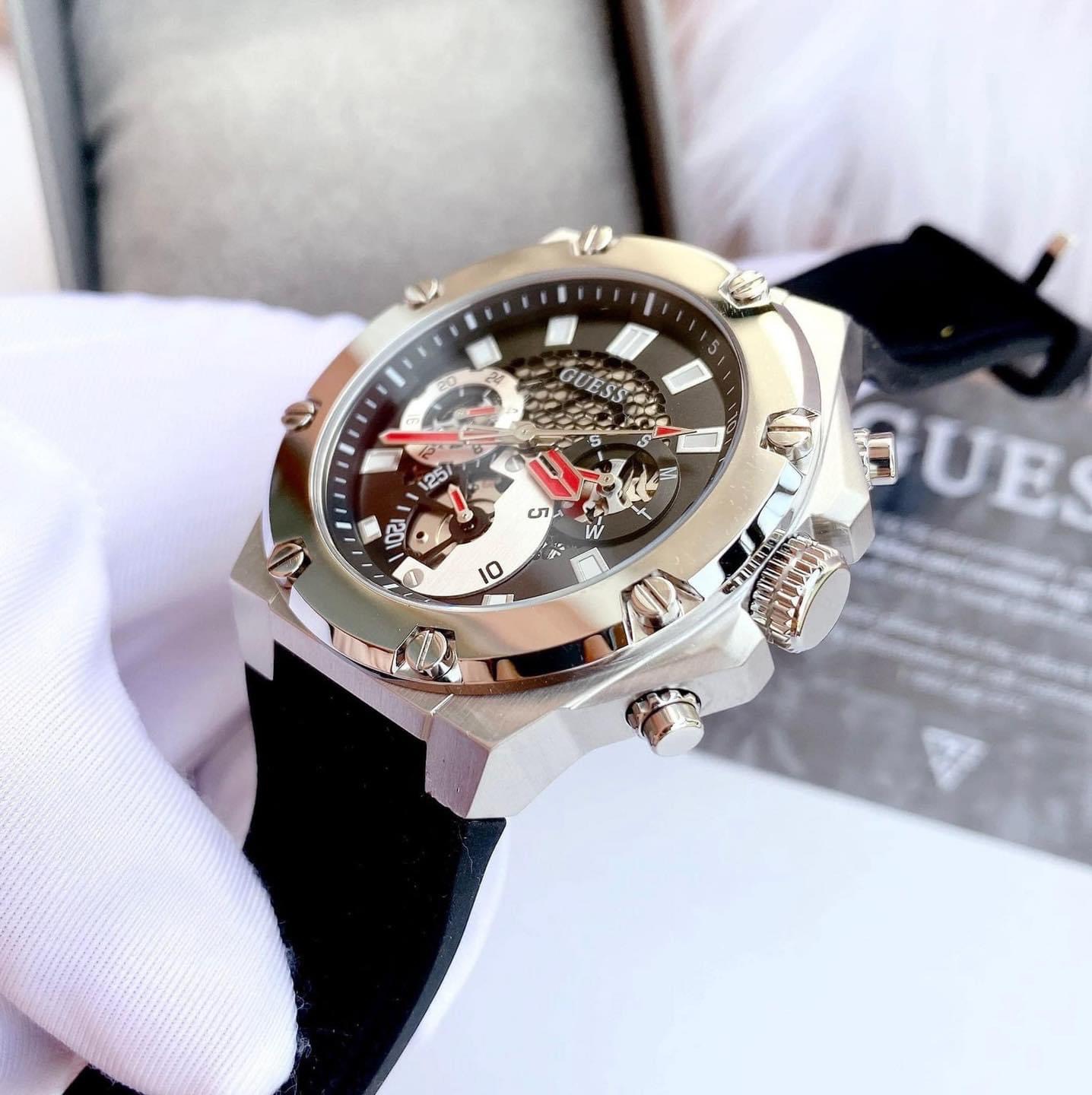 Đồng Hồ Guess Dây Cao Su: Lựa Chọn Đỉnh Cao Cho Phong Cách Năng Động Và Bền Bỉ
