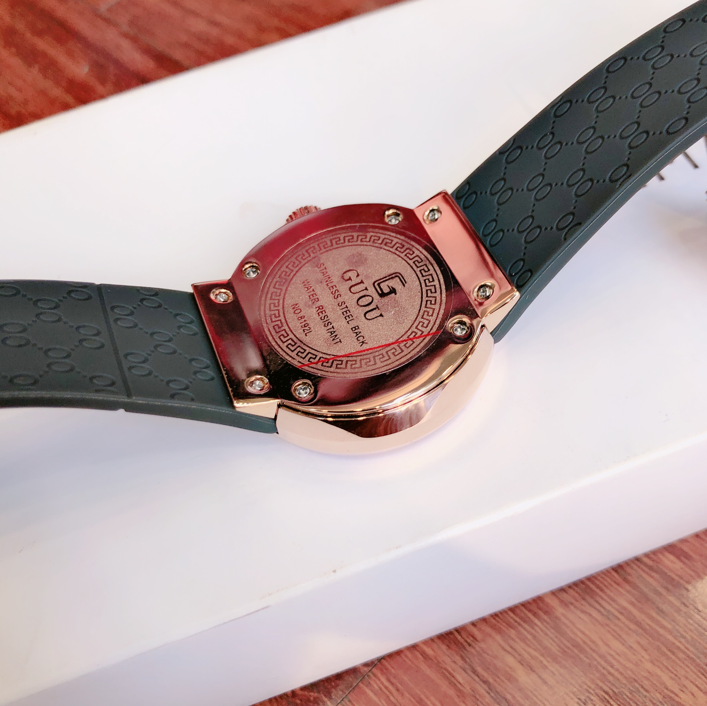Đồng Hồ GUOU Stainless Steel Back Water Resistant: Giải Mã Chất Lượng Và Giá Trị Thực
