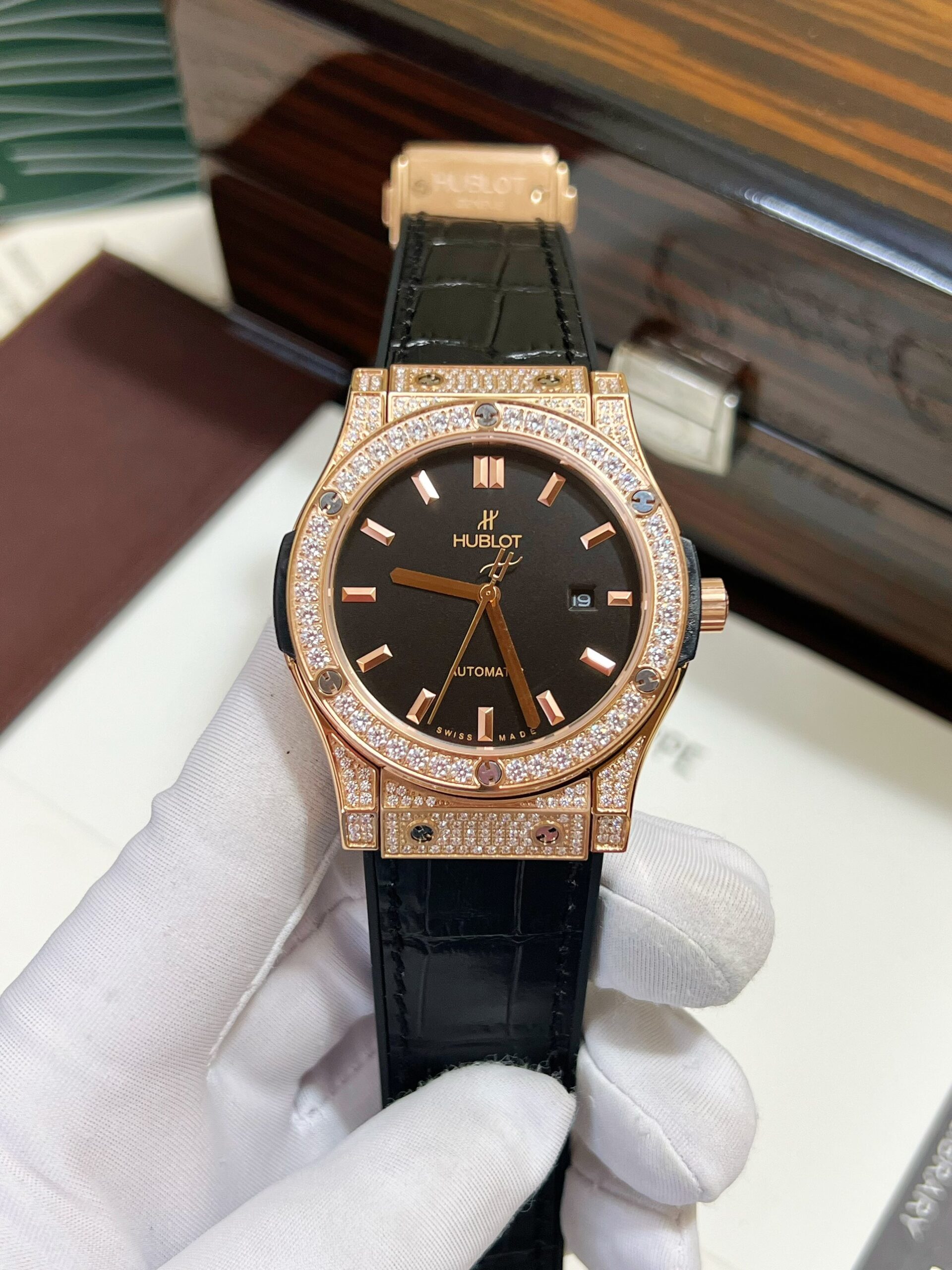 Đồng hồ Hublot nam đính đá: Tuyên ngôn phong cách và đẳng cấp vượt thời gian