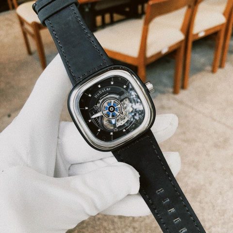 Đồng hồ mặt vuông nam chính hãng: Biểu tượng phong cách và đẳng cấp vượt thời gian
