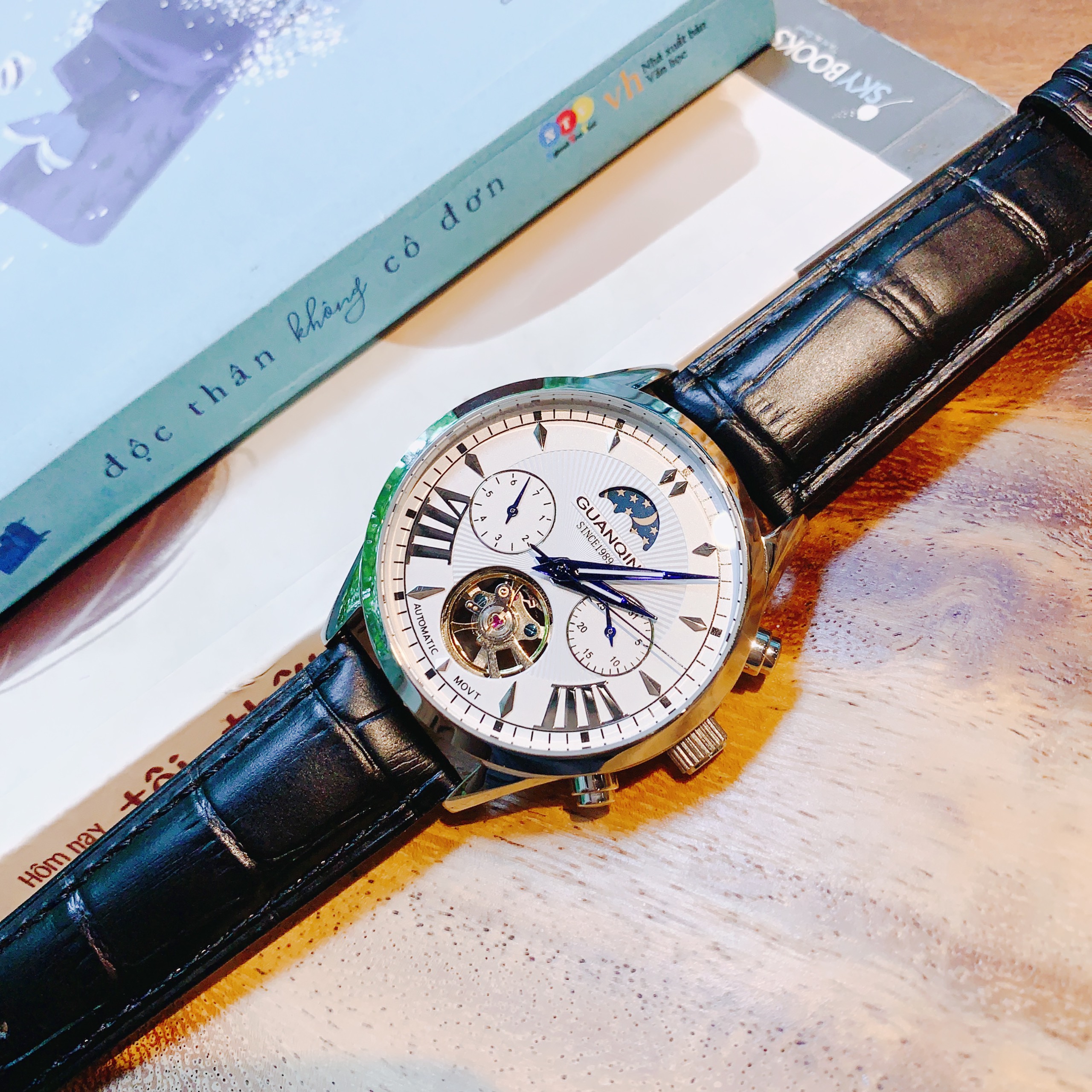 Đồng Hồ Cơ Genuine Leather Nam: Biểu Tượng Của Phong Cách & Đẳng Cấp Vượt Thời Gian
