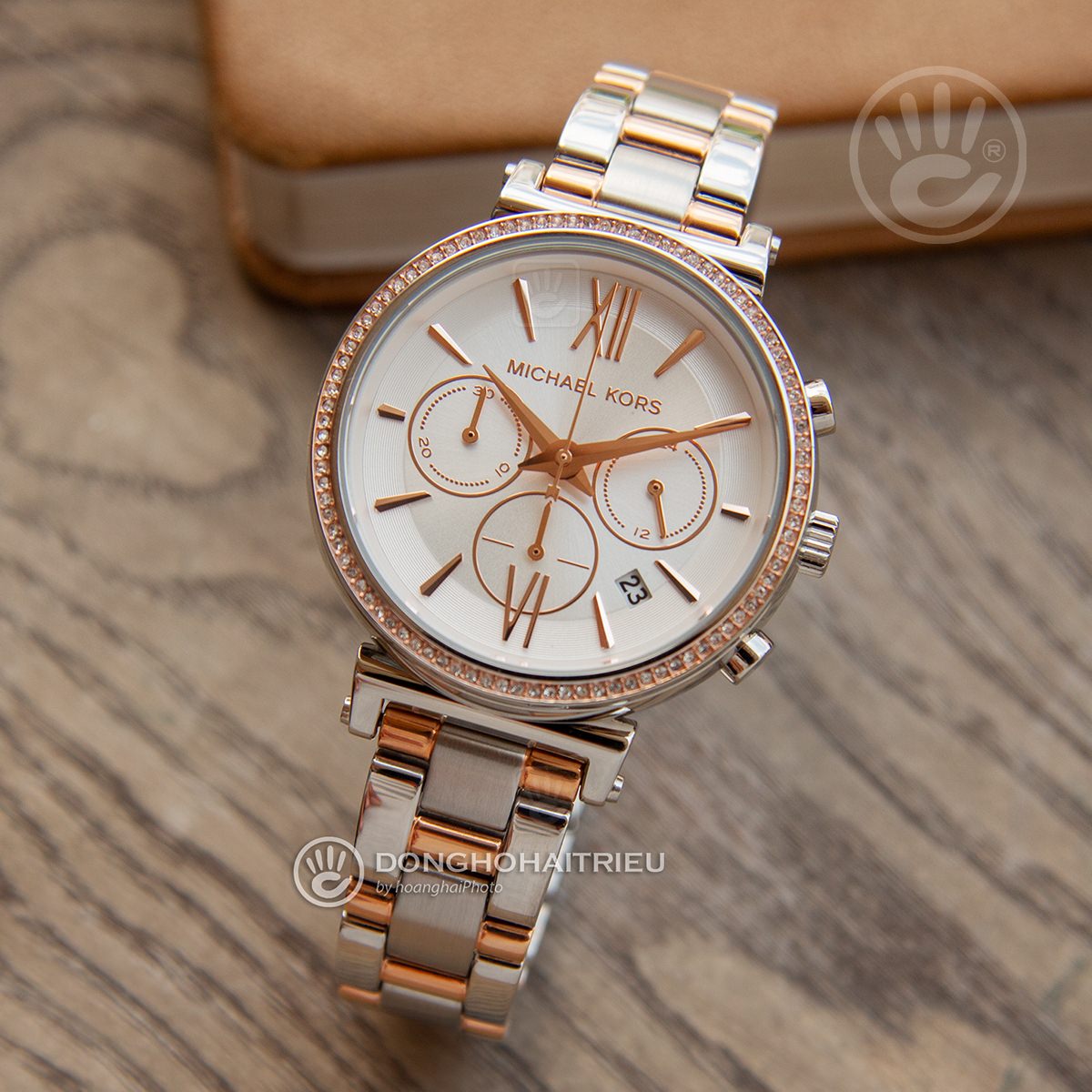 Đồng hồ Michael Kors Access Sofie