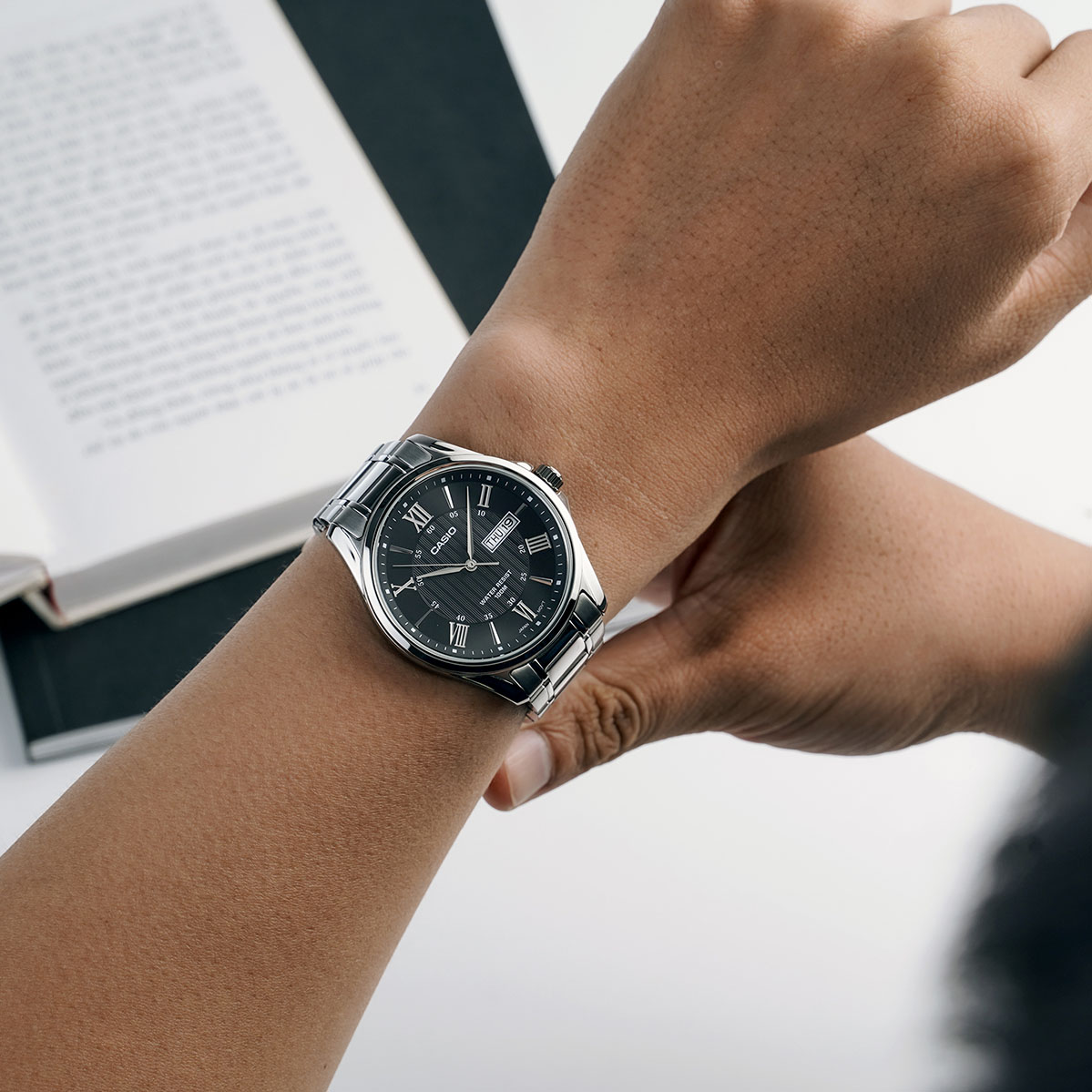 Đồng hồ nam Casio MTP-1384D-2AVDF: Sự kết hợp hoàn hảo giữa lịch lãm và bền bỉ