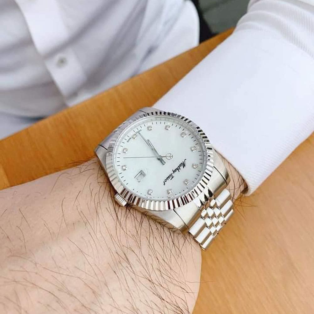 Đồng Hồ Nam Quartz Chính Hãng: Lựa Chọn Hoàn Hảo Cho Phong Cách Đẳng Cấp