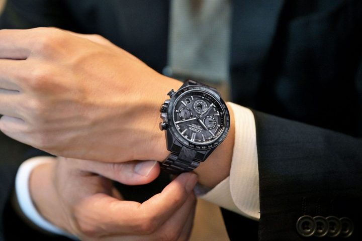 Đồng Hồ Citizen Attesa Eco Drive: Biểu Tượng Của Công Nghệ & Phong Cách