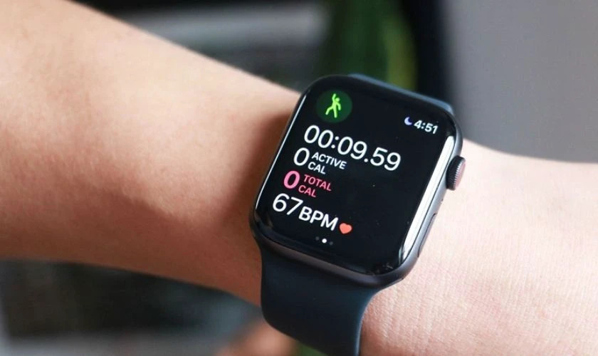 Đồng hồ thông minh (smartwatch) với nhiều tính năng hữu ích dành cho sinh viên nam