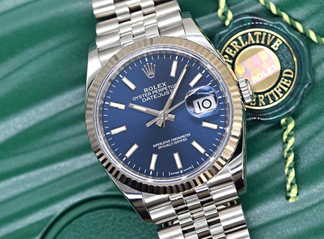 Đồng hồ Rolex Oyster Perpetual Datejust mặt xanh, phiên bản phổ biến