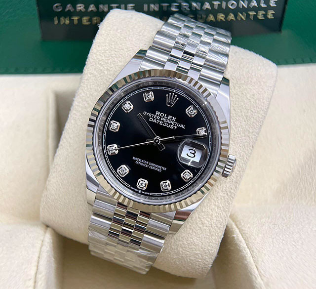 Rolex Oyster Perpetual Datejust mặt đen cọc số kim cương, ảnh hưởng đến giá đồng hồ Rolex Oyster Perpetual