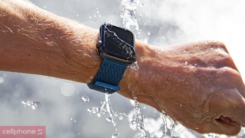 Chiếc đồng hồ Apple Watch đầu tiên được CEO Tim Cook giới thiệu vào tháng 9/2014