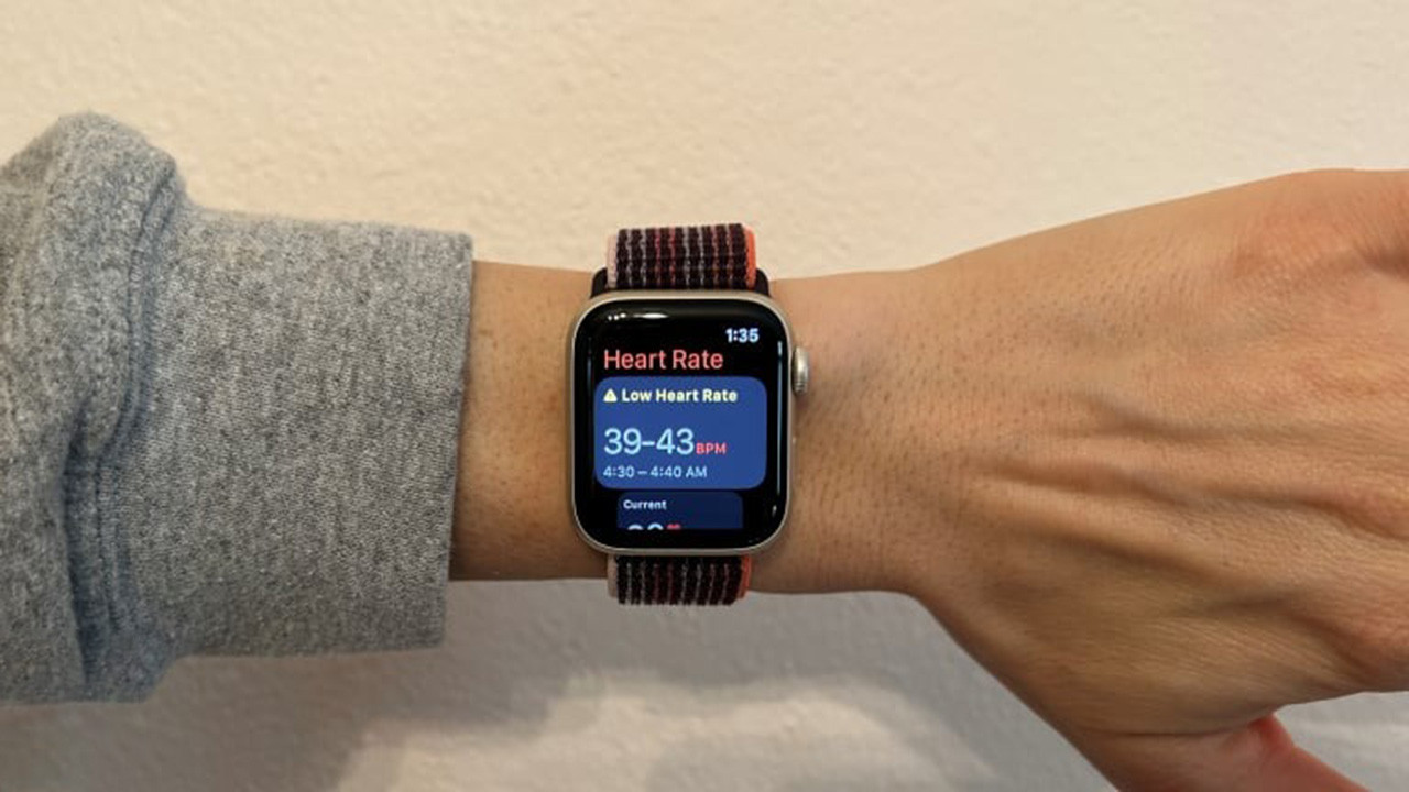 Đánh giá đồng hồ Apple Watch SE 2022 - màn hình hiển thị biểu đồ nhịp tim