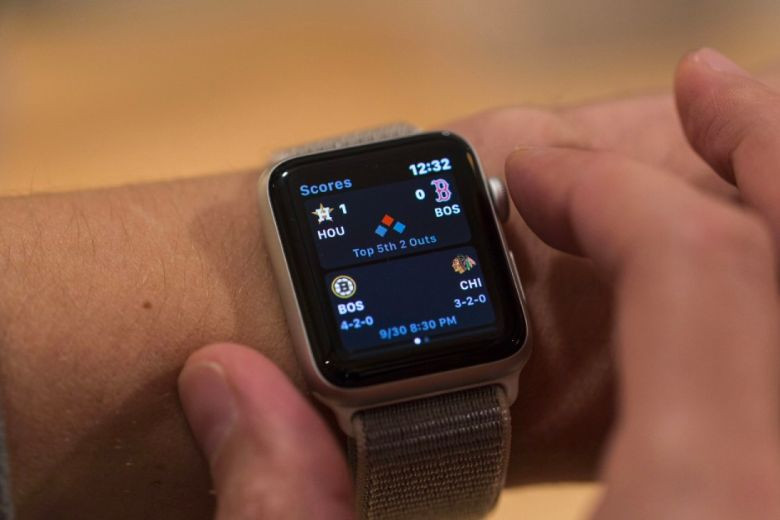 Apple Watch Series 3 (2017) với kết nối 4G LTE và mặt kính Ion-X
