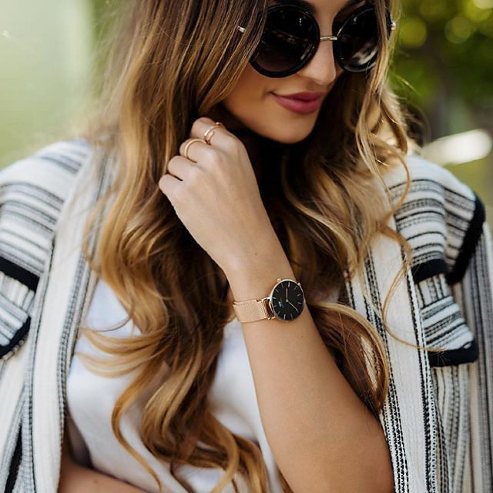 Đồng hồ Daniel Wellington DW00100161 mặt đen, dây lưới thép không gỉ