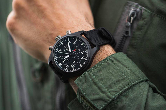 Đồng hồ cơ phi công IWC Pilot's Watch, minh họa cho sự bền bỉ của đồng hồ cơ đeo tay nam