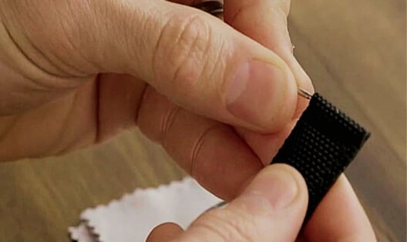 Cách lắp dây đeo mới cho đồng hồ thông minh