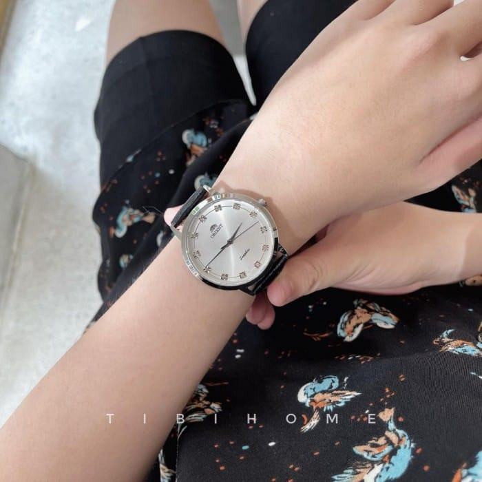 Ứng dụng di động chuyên về mua bán đồng hồ đeo tay cũ với giao diện thân thiện và nhiều lựa chọn sản phẩm.