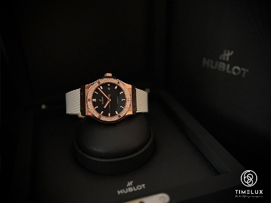 Quy trình bán đồng hồ Rolex cũ uy tín tại 68 Timelux, bắt đầu bằng việc gửi thông tin