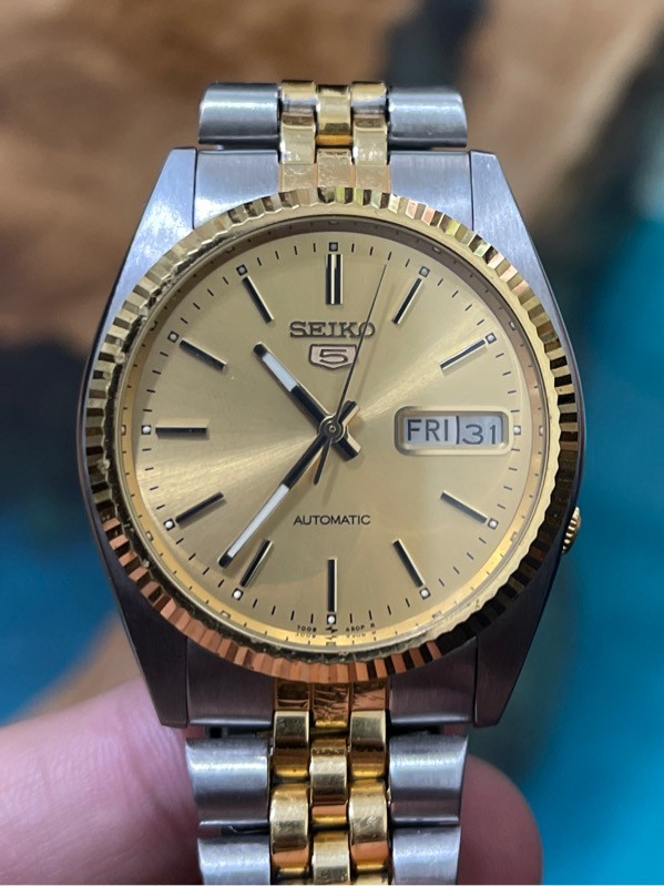 Kiểm tra chất lượng đồng hồ Seiko 5 Automatic cũ