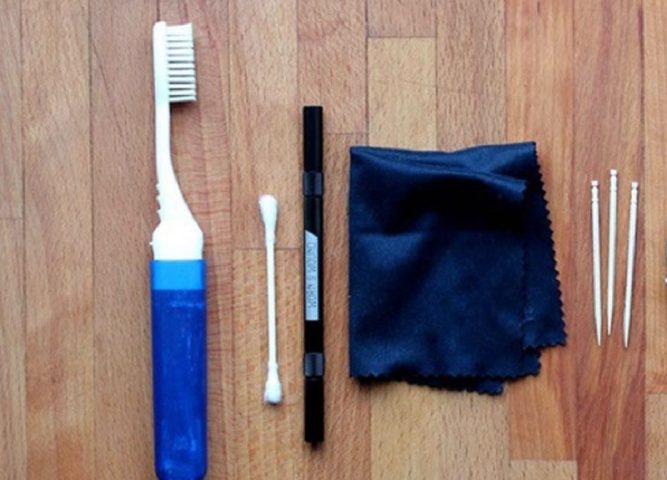 Dụng cụ và nguyên liệu cần thiết để làm sạch đồng hồ trắng