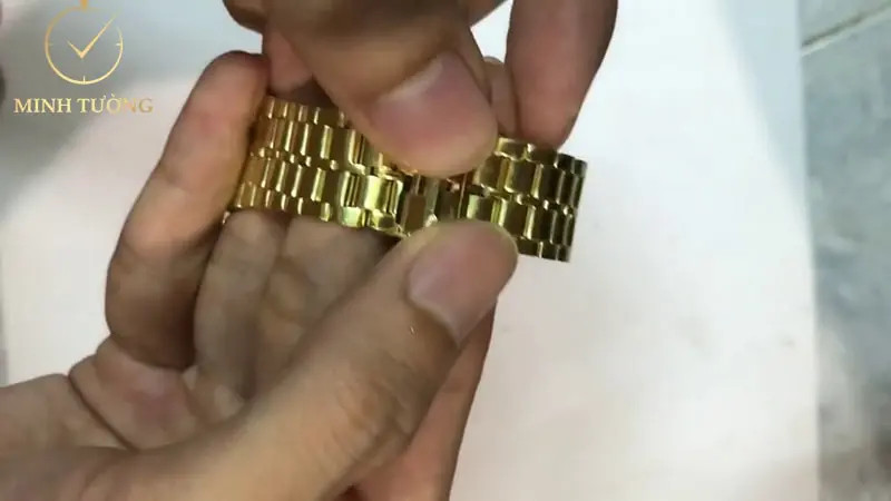 Quy trình thêm mắt dây đồng hồ Casio bị chật