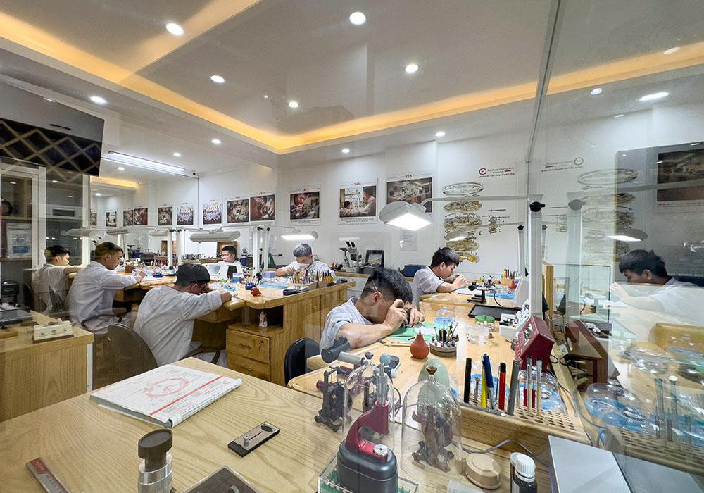 Thiết bị hiện đại trong khu vực kỹ thuật của Bệnh Viện Đồng Hồ Hà Nội chi nhánh Khúc Thừa Dụ