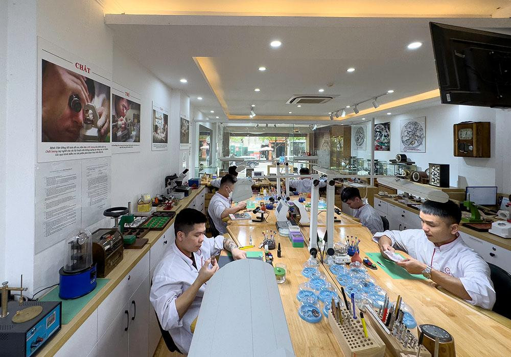 Toàn cảnh không gian phục vụ khách hàng tại Bệnh Viện Đồng Hồ Hà Nội chi nhánh Khúc Thừa Dụ