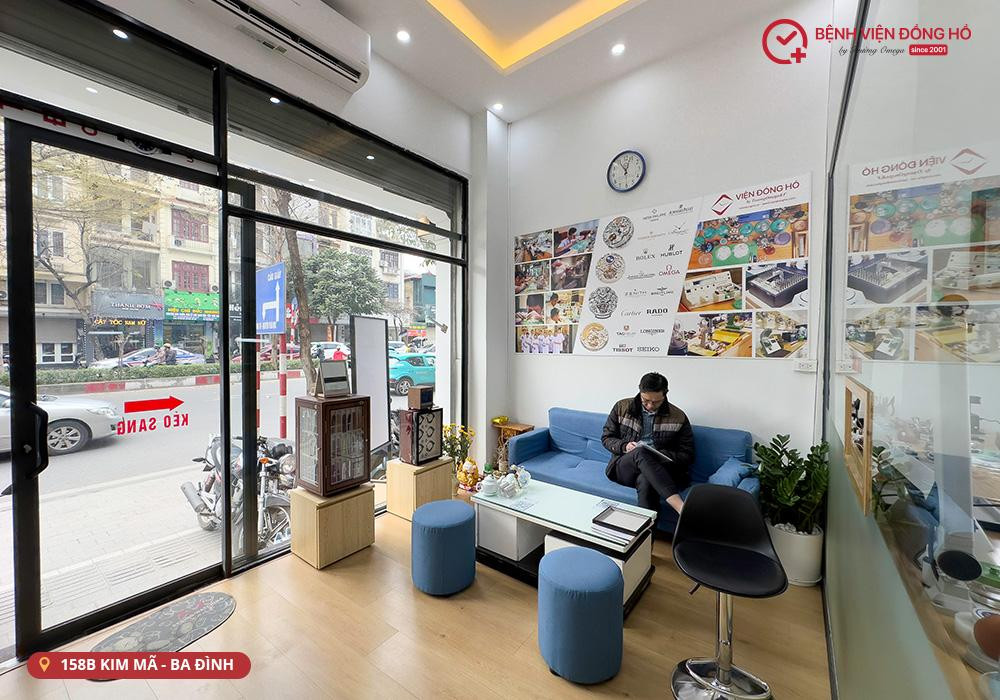 Một góc làm việc chuyên nghiệp của kỹ thuật viên tại Bệnh Viện Đồng Hồ Hà Nội chi nhánh Kim Mã