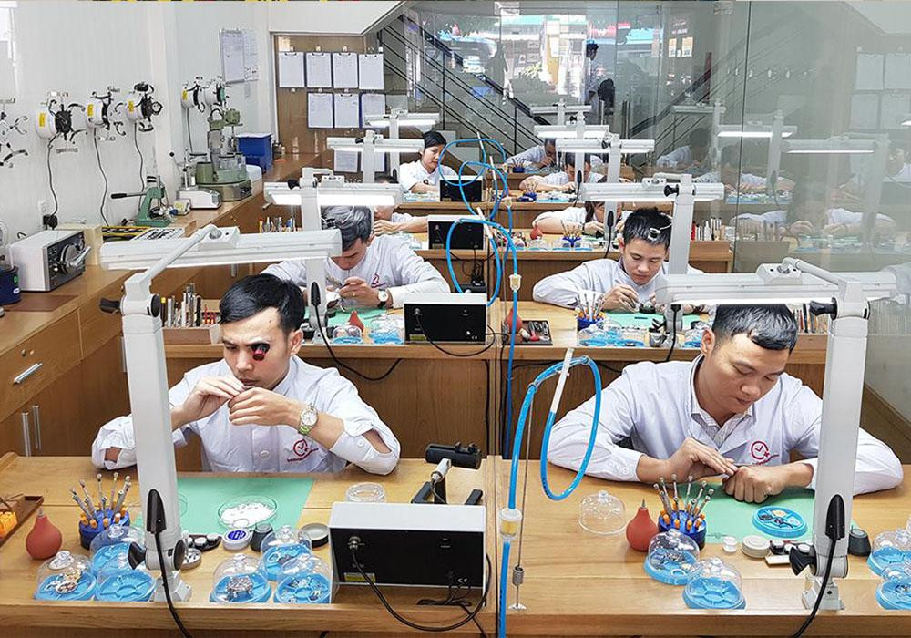 Góc làm việc của kỹ thuật viên chuyên nghiệp tại Bệnh Viện Đồng Hồ TP.HCM