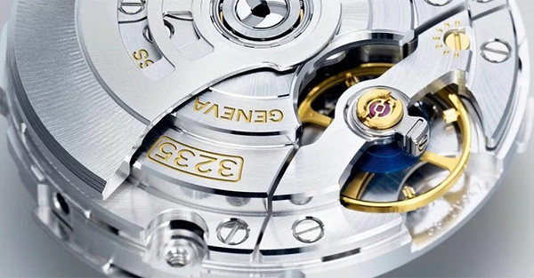 Bộ máy Calibre 3235 tiên tiến của Rolex Oyster Perpetual Datejust