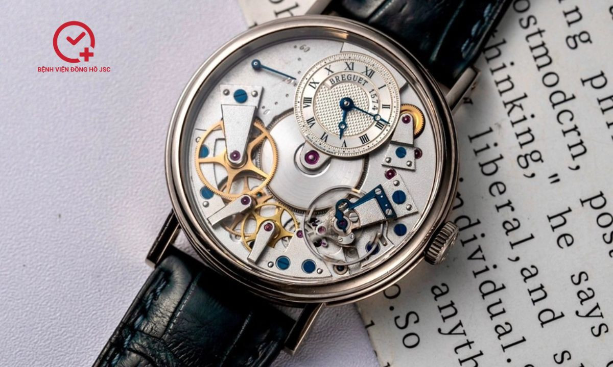 Đồng hồ Breguet Tradition gây ấn tượng với thiết kế lộ cơ