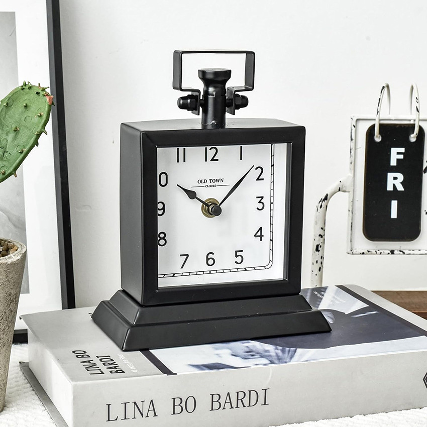 Đồng hồ trang trí phòng khách EMAX HOME tối giản, mặt số hình vuông, hoạt động êm ái.