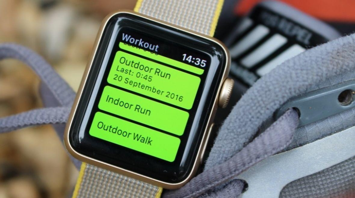 Apple Watch SE 2 đang hiển thị cuộc gọi, minh họa tính năng đồng hồ lắp SIM nghe gọi