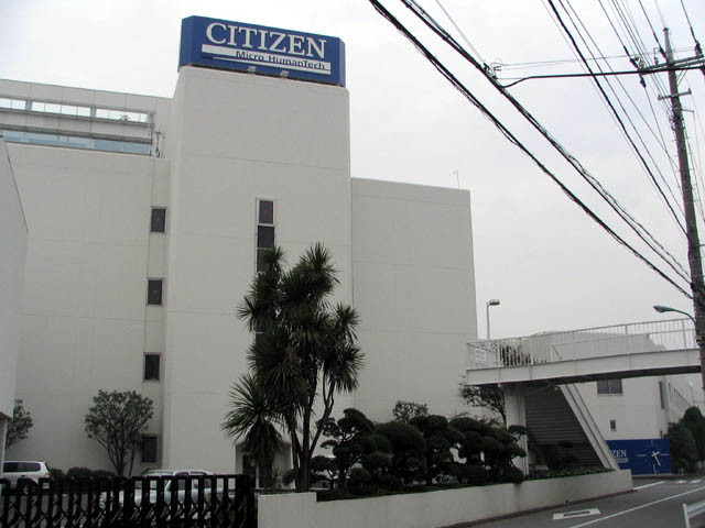 Chi tiết mặt số đồng hồ Citizen với độ hoàn thiện tinh xảo, dù sản xuất ở Trung Quốc hay Nhật Bản