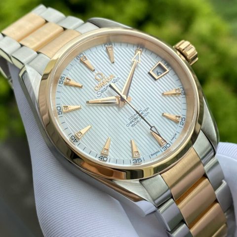 Một chiếc đồng hồ đeo tay cũ, biểu tượng của kinh nghiệm mua đồng hồ cũ