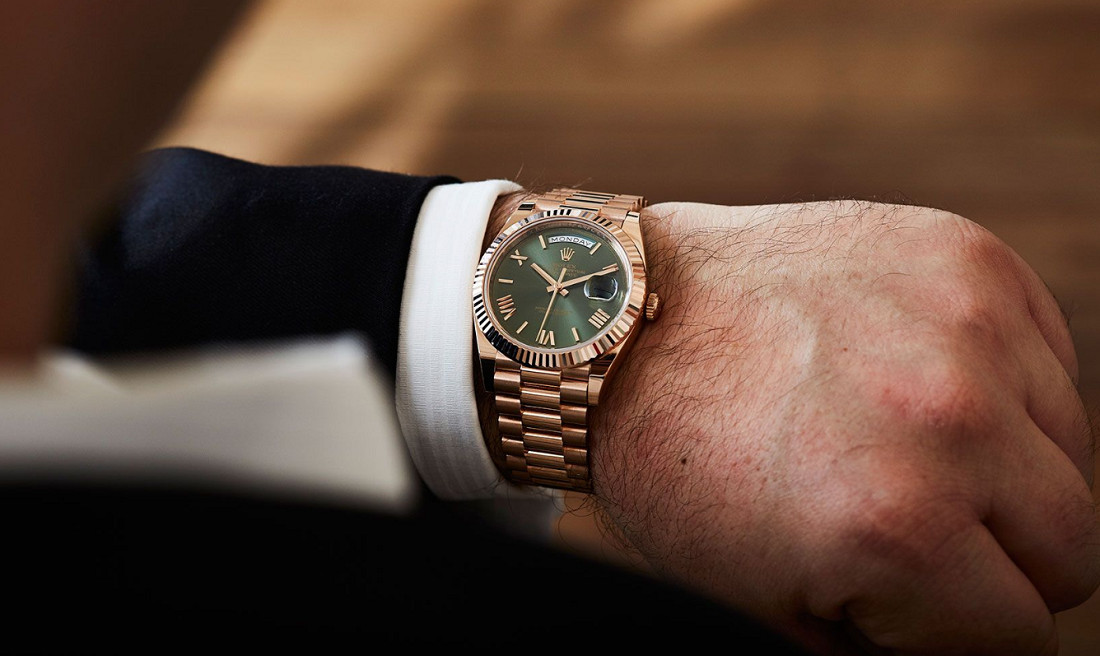 Đồng hồ Rolex cao cấp với dây President ba mối nối bán nguyệt vàng